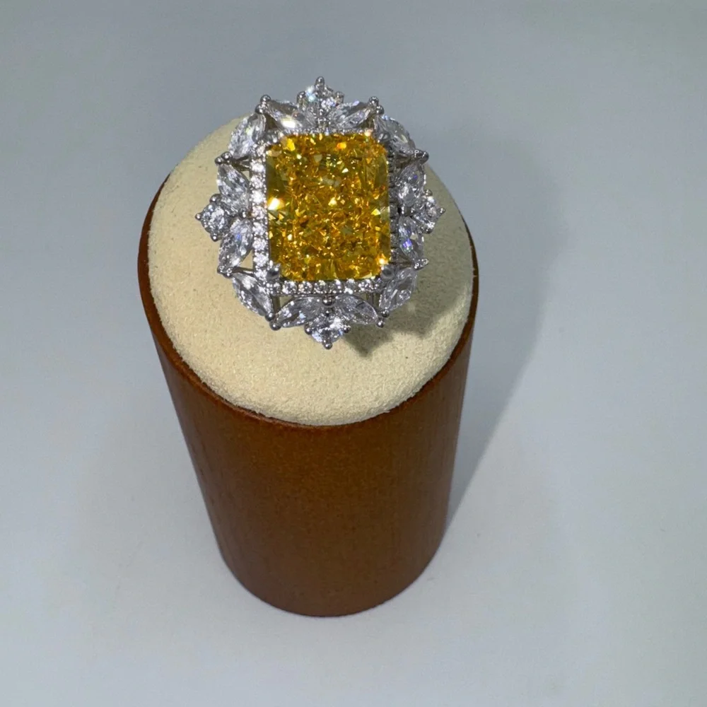 18k 4ct Radiant Canary Ring - Picture 6 of 12